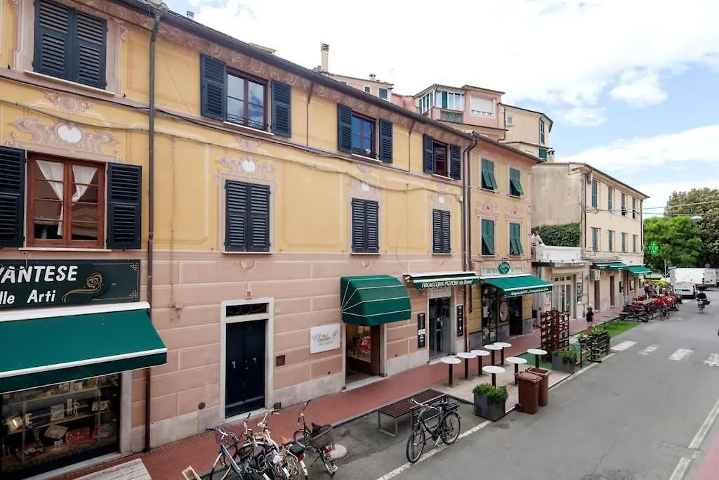 Apartment Beatrice Nel Centro Di Levanto Italy